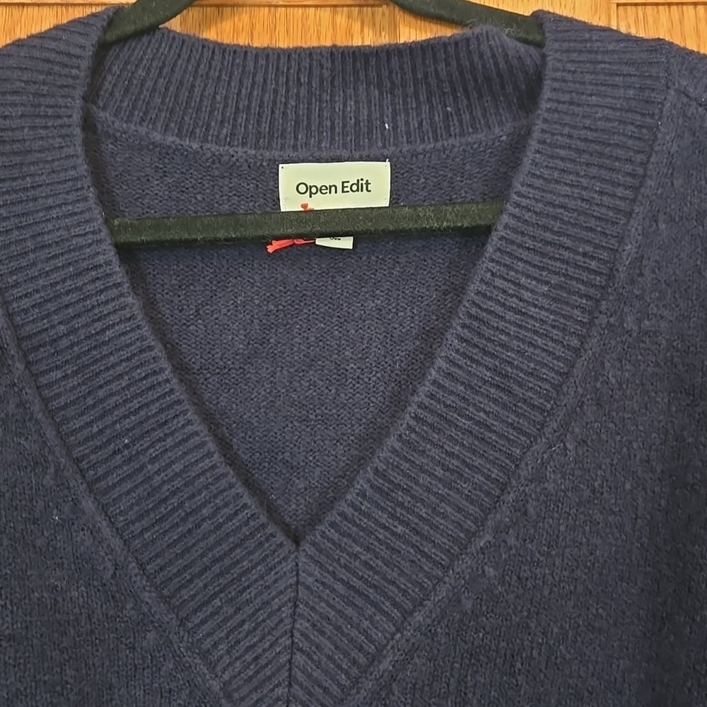 Open Edit V-Neck Navy Sweater Relaxed Fit Long Sleeves size MEDIUM - Picture 4 of 6